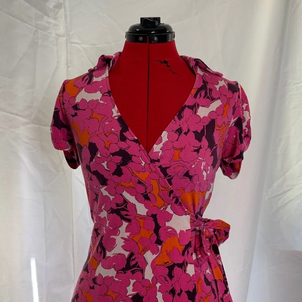 Diane Von Furstenberg CollaredShort Sleeved Floral Wrap Dress in Pink and Purple - Picture 2 of 13